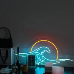 Alternative view of Néon Vague et Soleil Couchant