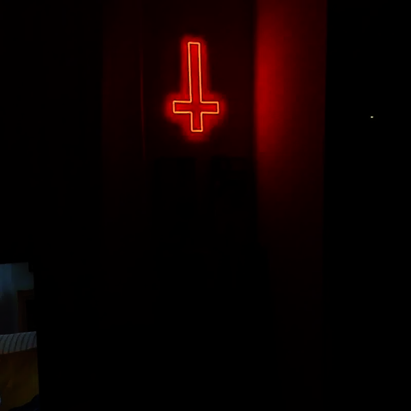 Néon Croix Inversée Rouge
